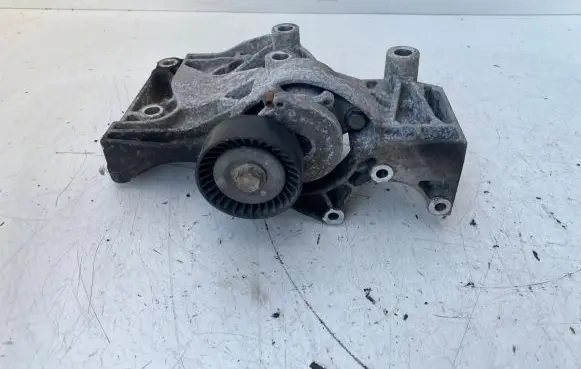 Opel Insignia A A/C compressor mount bracket 55562863