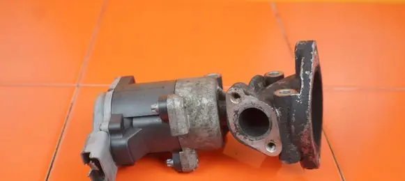Land Rover Discovery 3 - LR3 EGR thermostat 7H2Q9D475DE 276DT