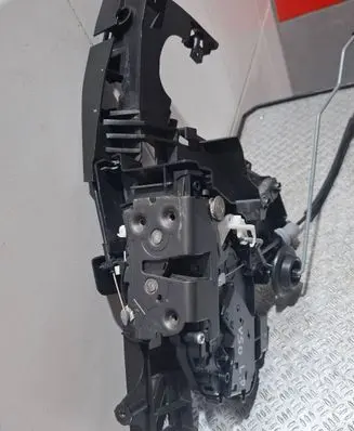 Volvo V50 Front door lock 30799309