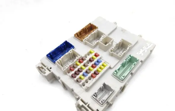 Ford Focus Fuse module GV6T14A073DJ