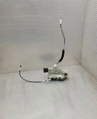 Opel Mokka B Front door lock PSA305596