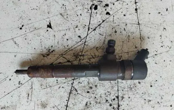 Opel Zafira B Fuel injector 0445110276