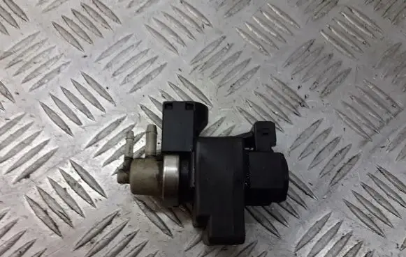 Renault Megane II Vacuum valve 8200270451