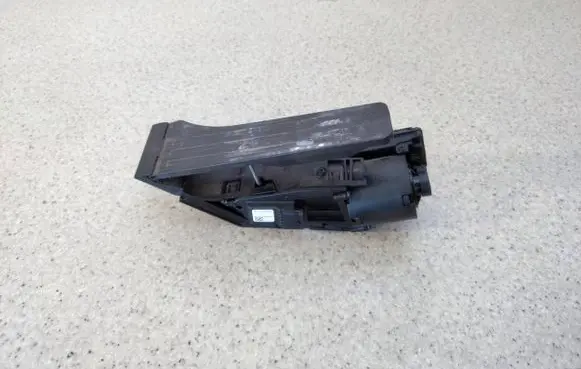 Mercedes-Benz C W205 Accelerator throttle pedal A2223002300