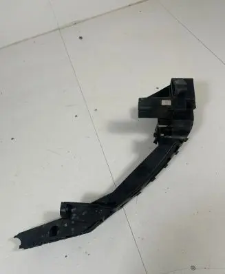 Audi Q3 8U Headlight/headlamp mounting bracket 8U0805607