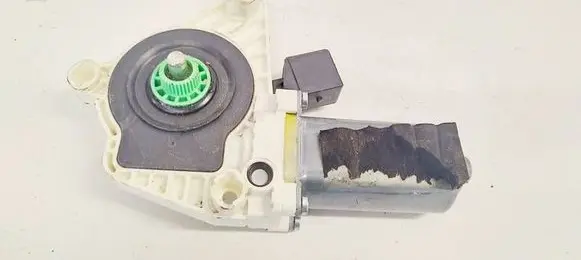 Mercedes-Benz CLA C117 X117 W117 Front door window regulator motor 