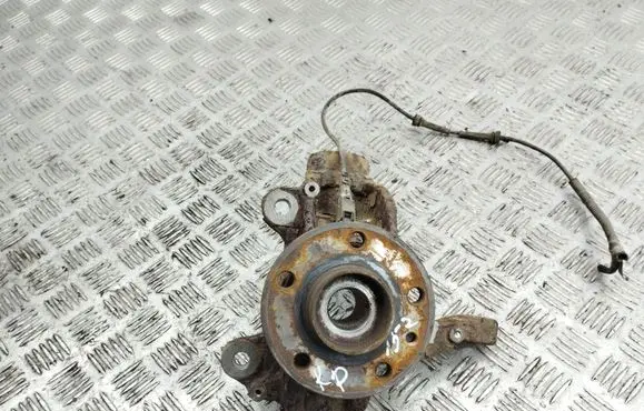 Volvo V70 Front wheel hub