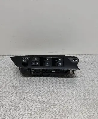 Toyota Prius (XW50) Electric window control switch 8404047080 7572274