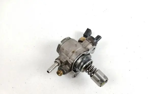 Audi A4 S4 B8 8K Fuel injection high pressure pump 07L127026E 174640 140708
