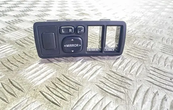 Toyota Avensis T250 Wing mirror switch 183575 777669