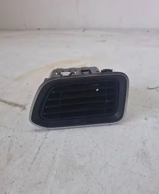Renault Master III Dashboard air vent grill cover trim 687518035R