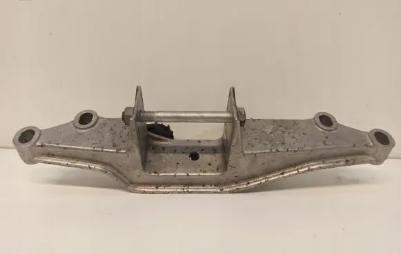 Engine mount vacuum valve