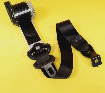 Rear seatbelt