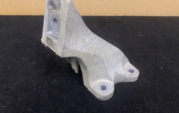Jaguar F-Pace Engine mount bracket KPLA-6061-AB