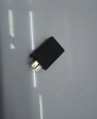 Volkswagen Golf III Window wiper relay 431955531
