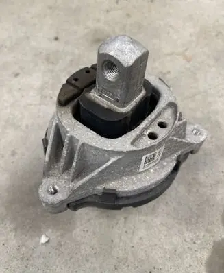 BMW 4 F32 F33 Engine mount bracket 6850220