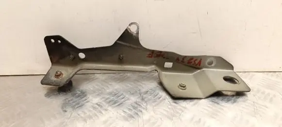 Volvo XC40 Fender mounting bracket 32277861