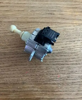 BMW 3 E90 E91 Headlight level adjustment motor 7046049