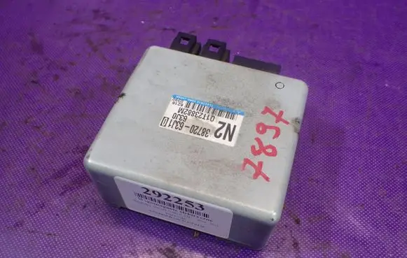 Suzuki Swift I Power steering control unit/module 38720-63J10