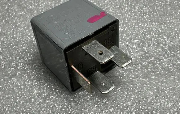 Audi Q7 4L Other relay 8D0951253A