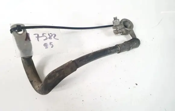 Volkswagen Golf V Positive cable (battery)