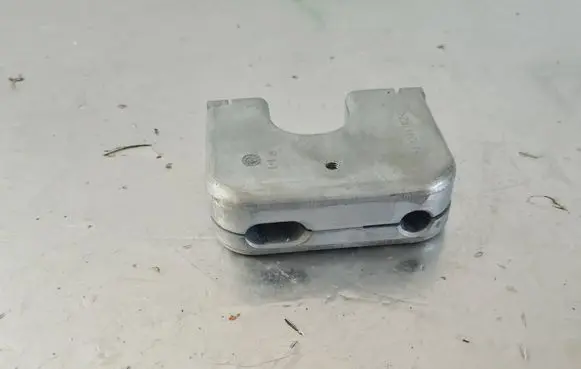 Peugeot 3008 II Gear shift cable bracket 