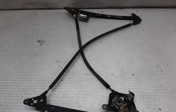 Rear door manual window regulator