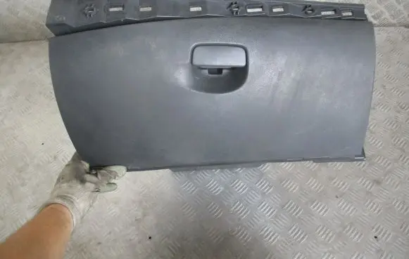 Renault Megane III Glove box