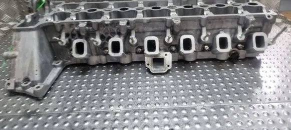 BMW 5 E60 E61 Engine head S18022288 77885649 7781203
