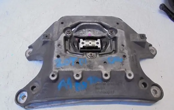Audi A4 S4 B8 8K Gearbox mounting bracket