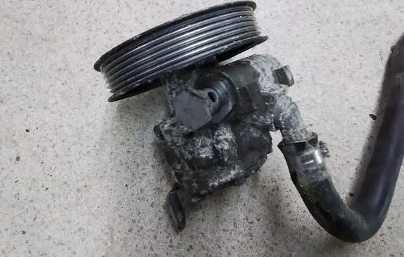 BMW 3 E90 E91 Power steering pump 6783486 678348601