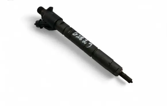 Volvo XC70 Fuel injector 31272690