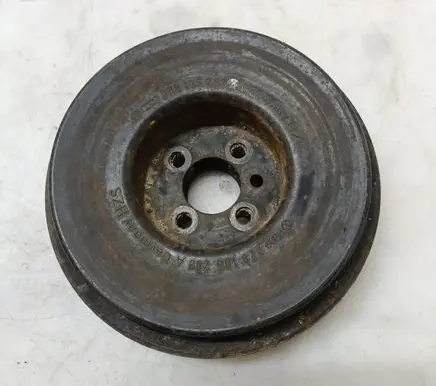 Volkswagen Golf III Crankshaft pulley 028105253A