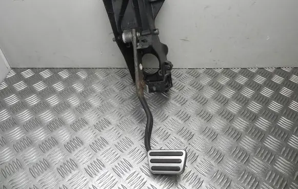 Ford Mustang IV Brake pedal K850K2450 T7562