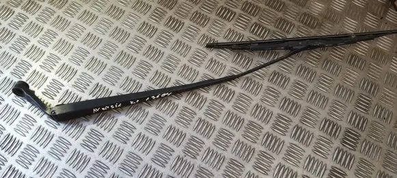Toyota Avensis T250 Front wiper blade arm