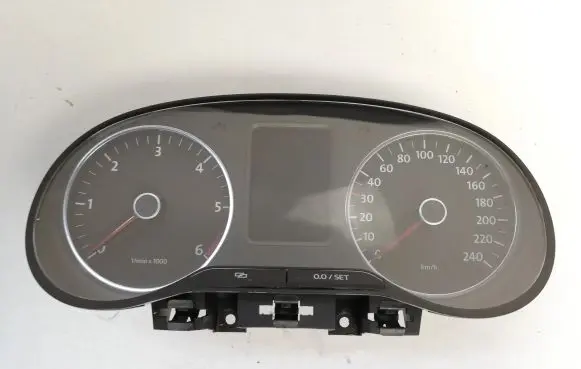 Volkswagen Polo V 6R Speedometer (instrument cluster) 6R0920861F
