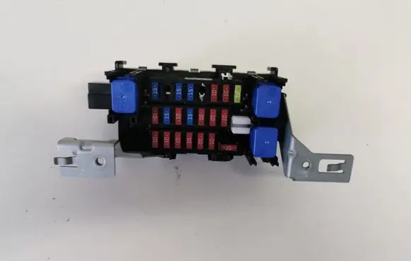 Nissan Leaf II (ZE1) Fuse module
