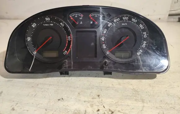 Skoda Superb B5 (3U) Speedometer (instrument cluster) 3U0920810A 110080116 81071428
