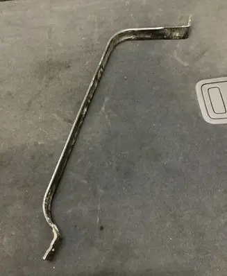 Fuel tank mounting bracket