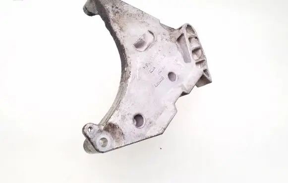Skoda Octavia Mk2 (1Z) Engine mounting bracket 03l199207