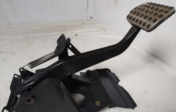Mercedes-Benz C W203 Brake pedal A2032902501