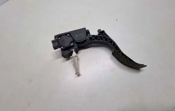 Volkswagen Golf IV Accelerator throttle pedal 1J1721503K 082110181YB3 0281002342