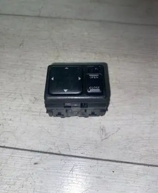 Nissan X-Trail T30 Wing mirror control module 040301