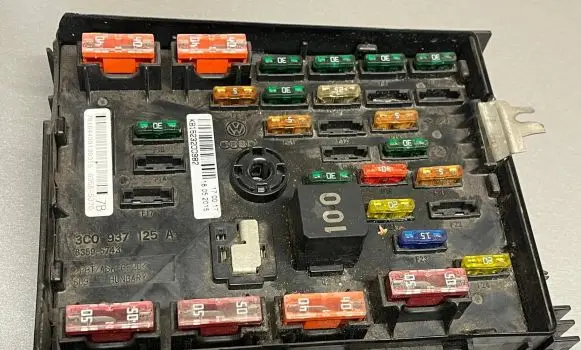 Volkswagen PASSAT B6 Fuse module 3C0937125A 63595743