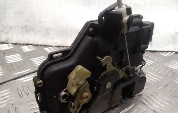 Audi A4 S4 B6 8E 8H Front door lock 4B1837015G