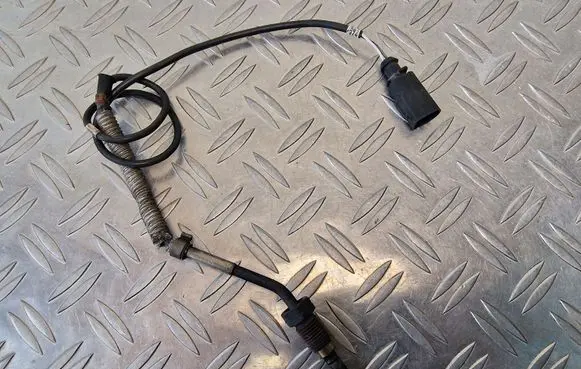 Volkswagen Golf V Exhaust gas temperature sensor 03G906088AN