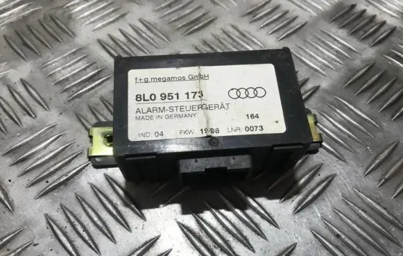 Audi A8 S8 D2 4D Alarm control unit/module 8l0951173
