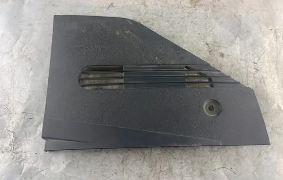 Foot area side trim