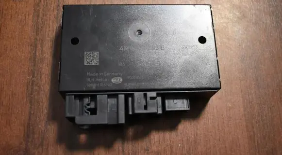 Porsche Cayenne (9Y0 9Y3) Trunk lid opening control unit 4M0907383E55