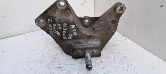 Ford Mondeo MK IV Engine mounting bracket 6g917m125